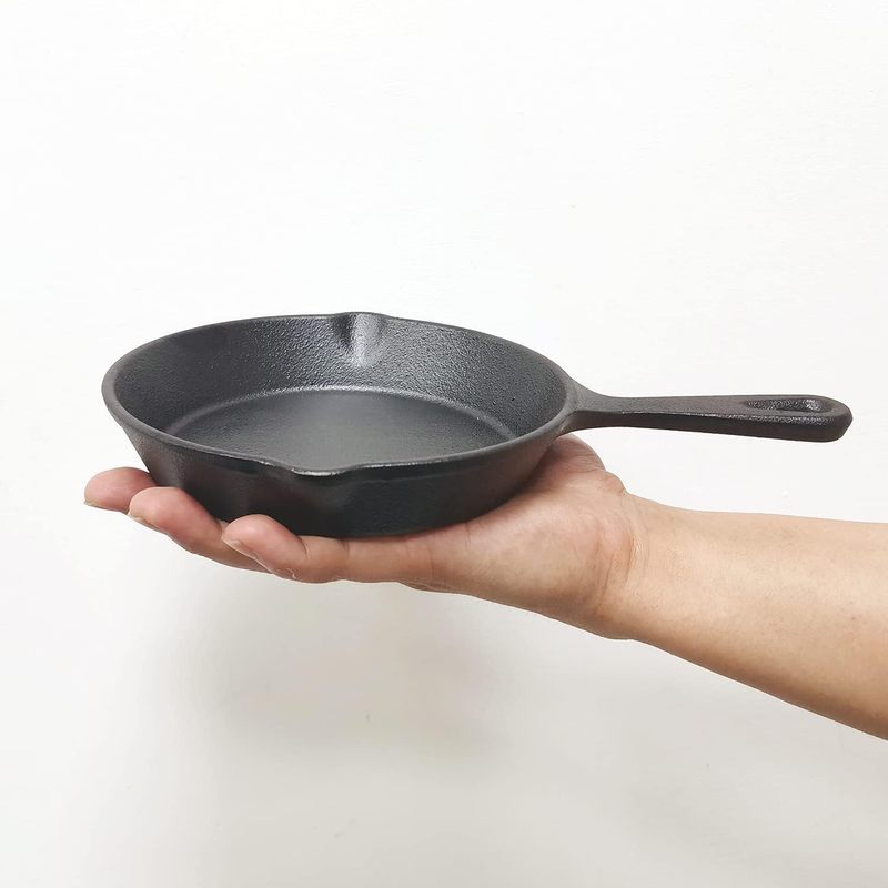 مقلاة من الحديد الزهر مقاس 6 ب - مراجعة Camping Cooking Frying Pan وسعره